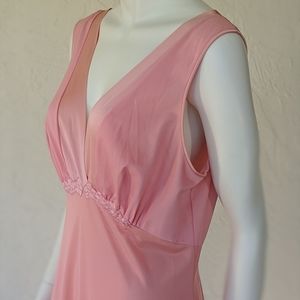 VANITY FAIR Elegant Salmon Pink Long Nightgown